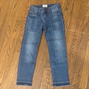 Hudson Girls size 8 jeans. Worn a few times before outgrowing. Very cute on!